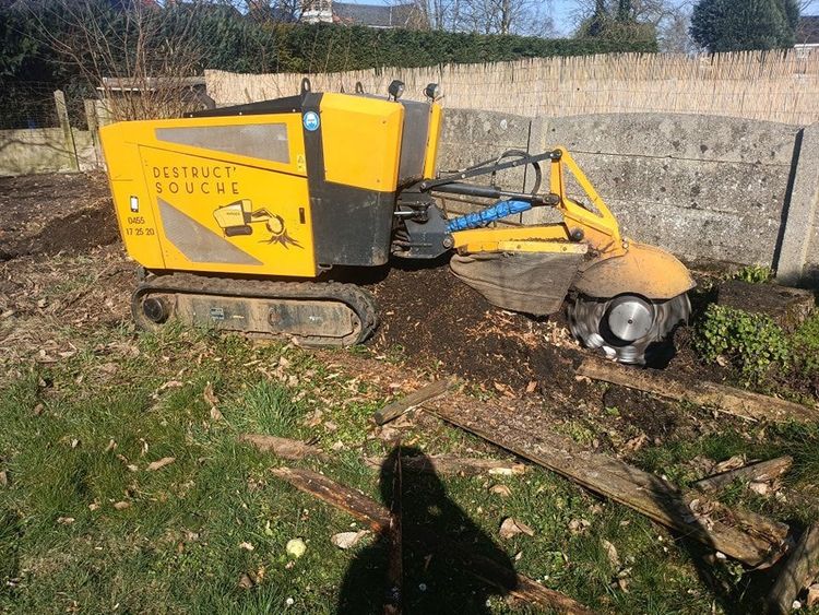 Dessouchage mécanique rapide et efficace